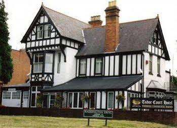 The Tudor Court Hotel Solihull Buitenkant foto